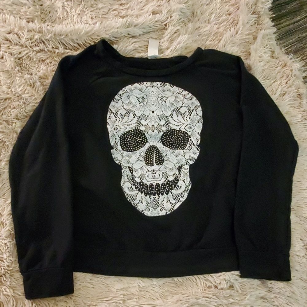 Perfect for Halloween...Skull sweatshirt size M